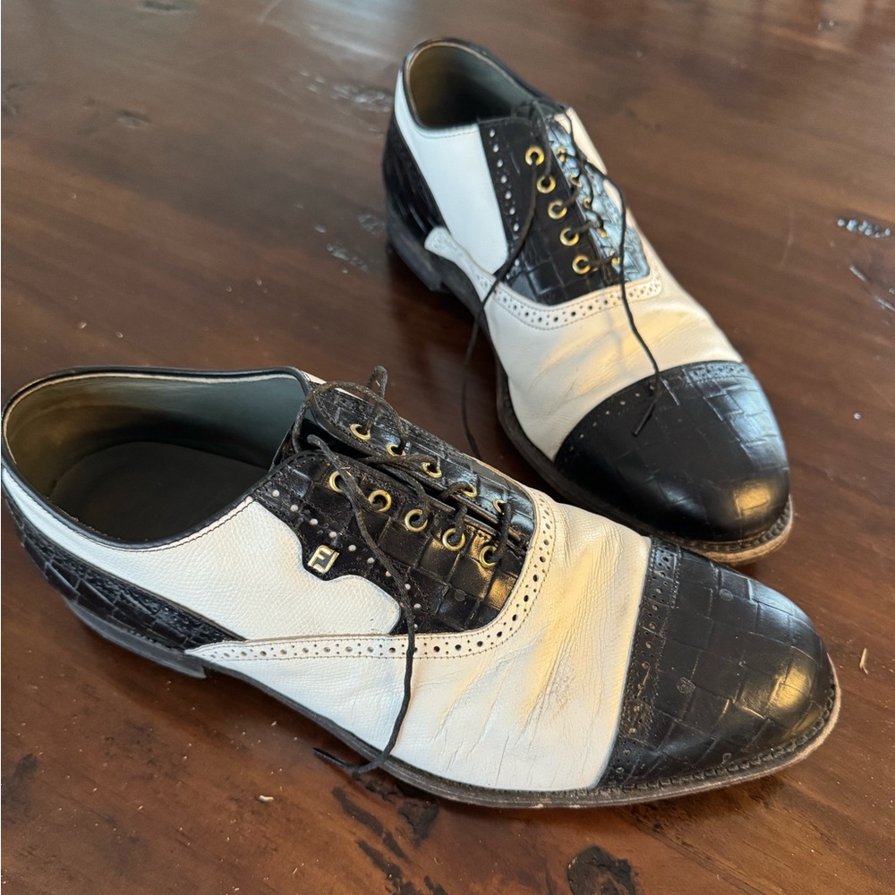 FootJoy Classics - Cap Toe Golf Shoes